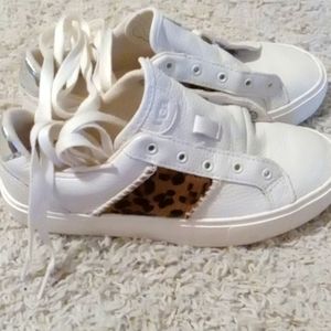 UGG  Cheetah Dinale Sneaker ,New , make offer lady size 6